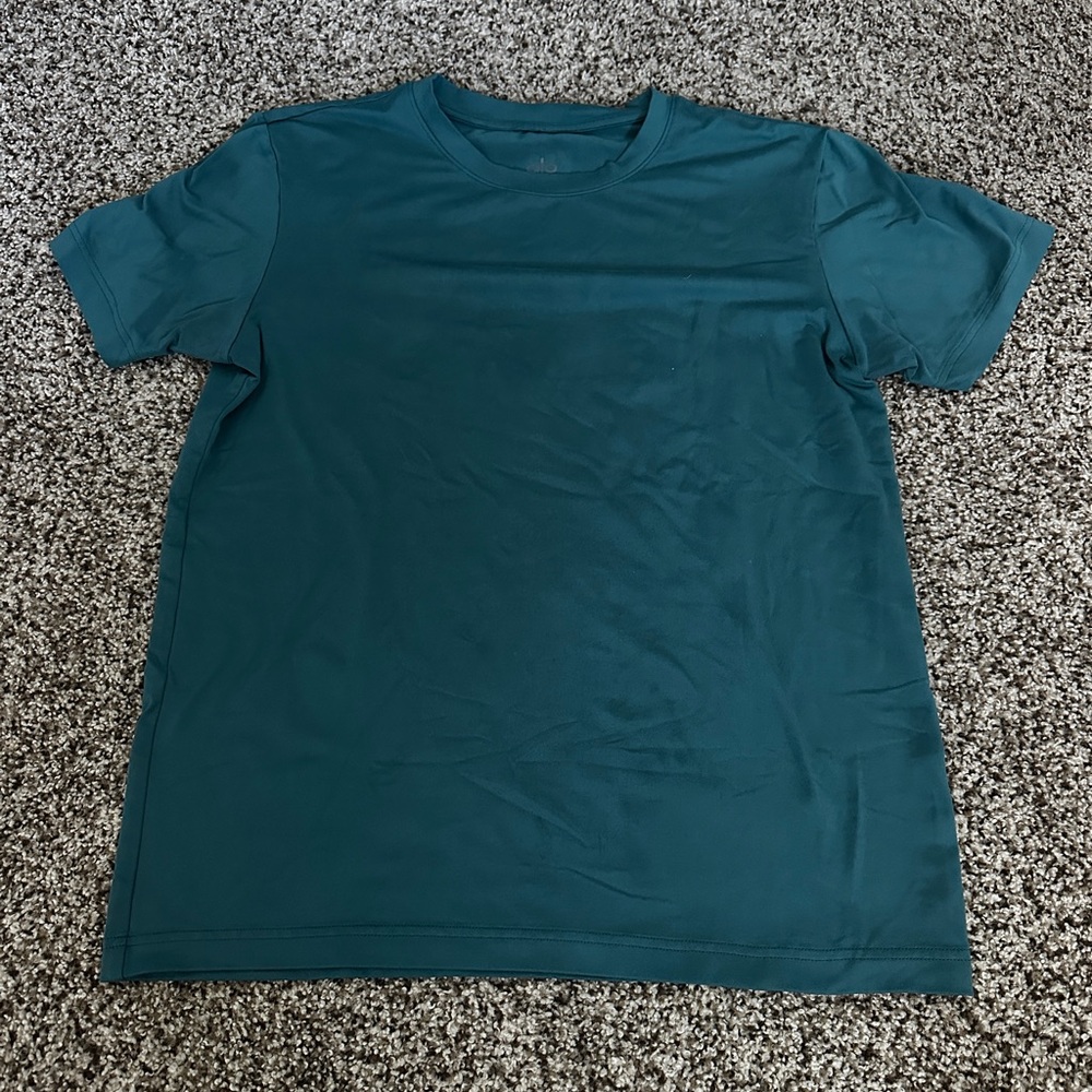Alo Men’s Conquer T-Shirt in Winter Ivy